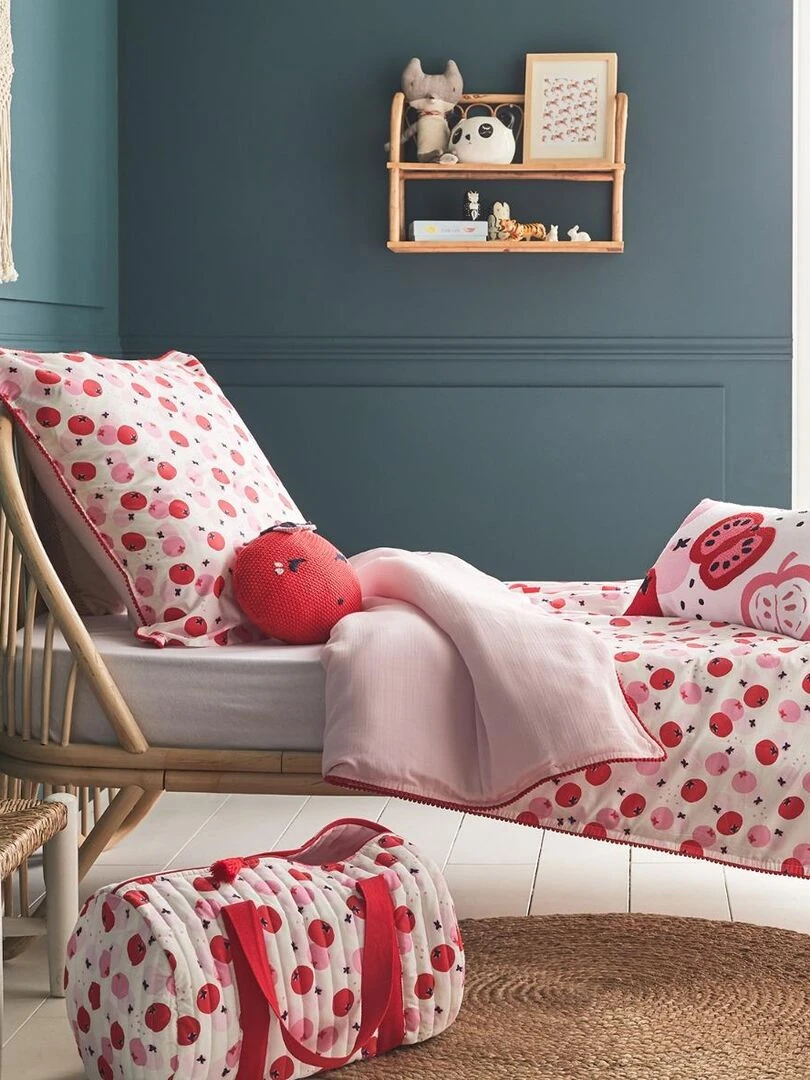 Coussin rectangulaire décoratif Catimini enfant motif pommes 30x50 cm 100% Coton Rose