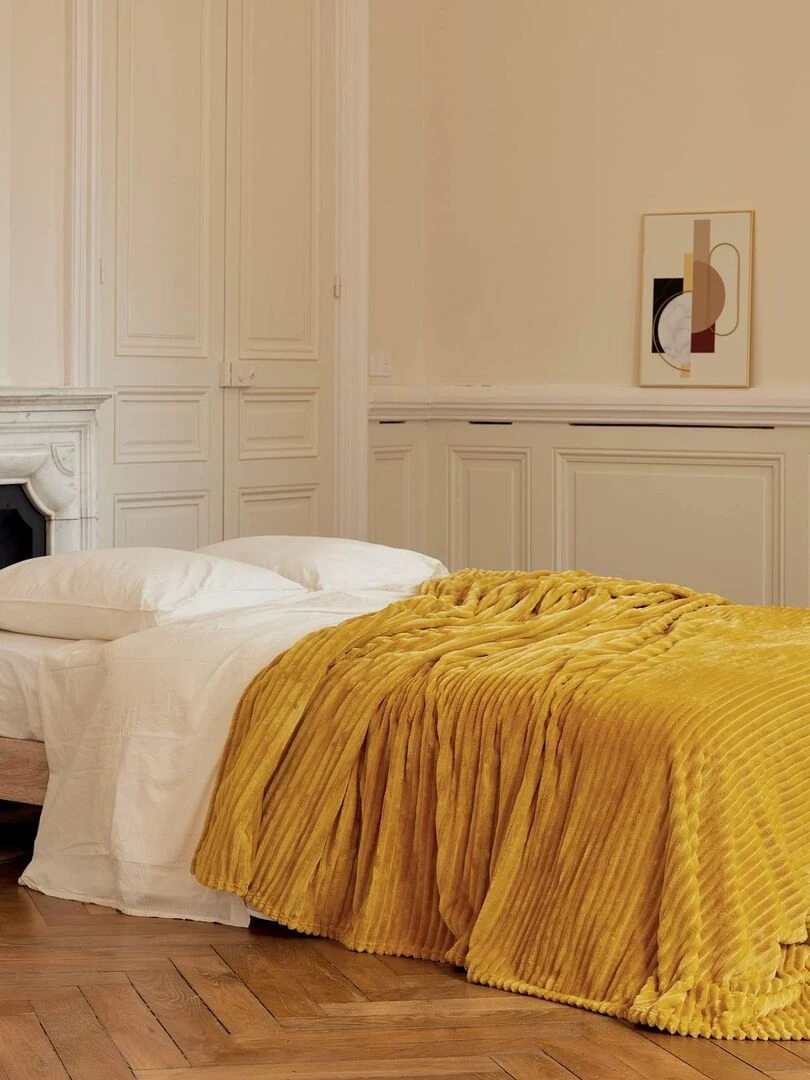 Plaid polaire       Effet côtelé en 3D   Jaune