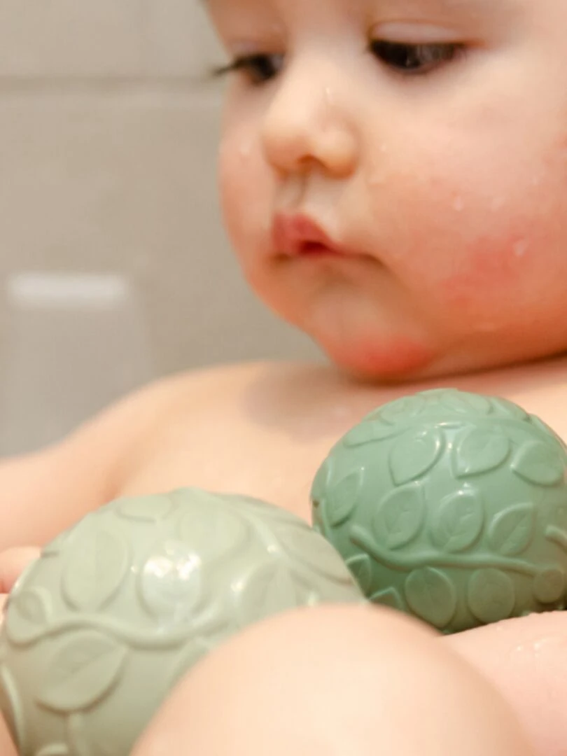 Lot de 2 balles sensorielles en hévéa vertes N/A