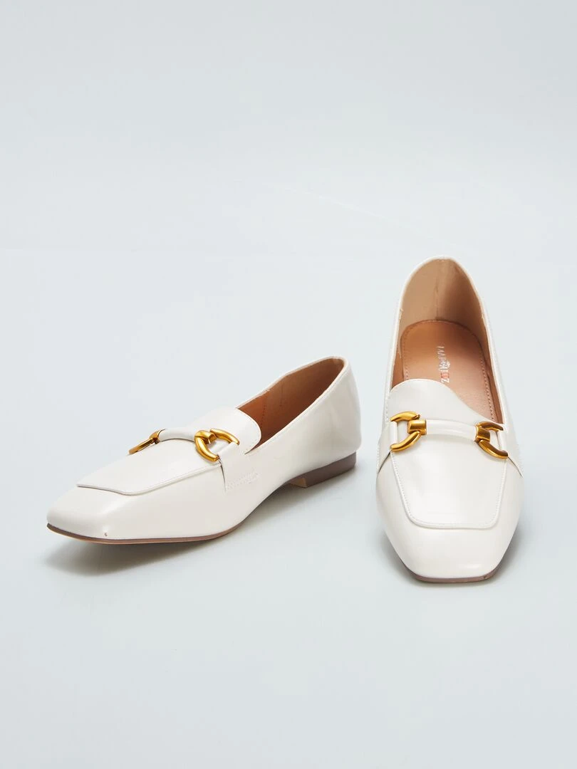 Mocassins avec brides dorées   blanc