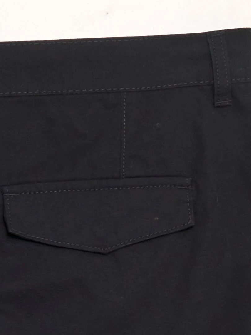 Bermuda avec poches sur les côtés   noir