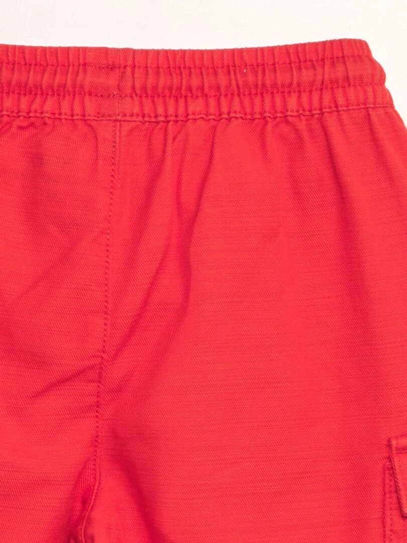 Short avec poches sur les côtés   Rouge