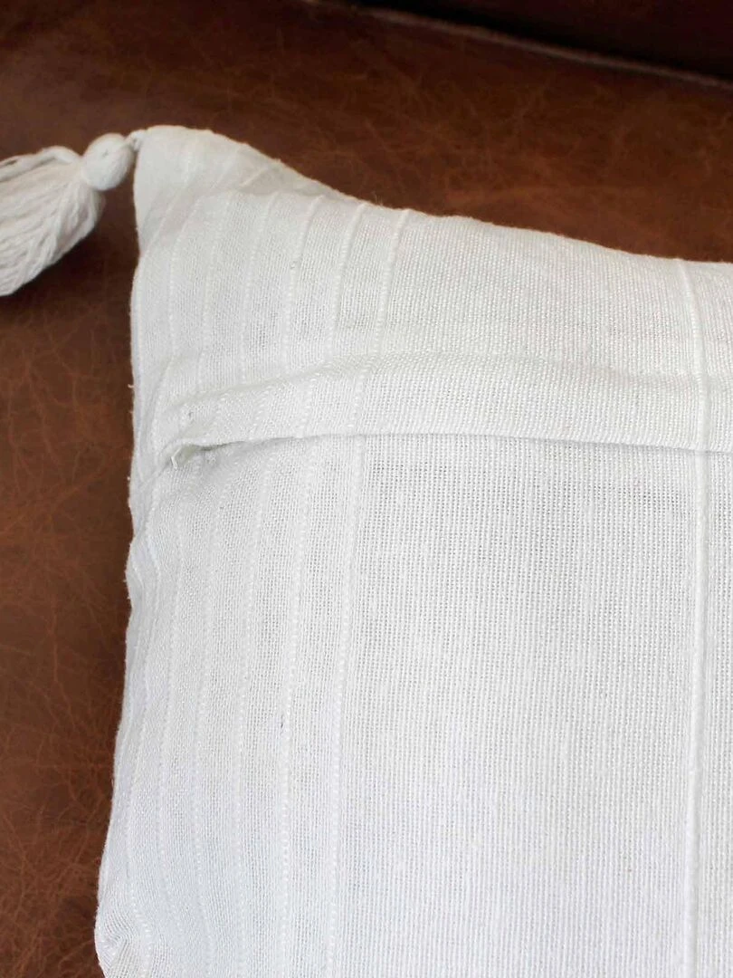 Coussin coton recyclé et pompons   Blanc