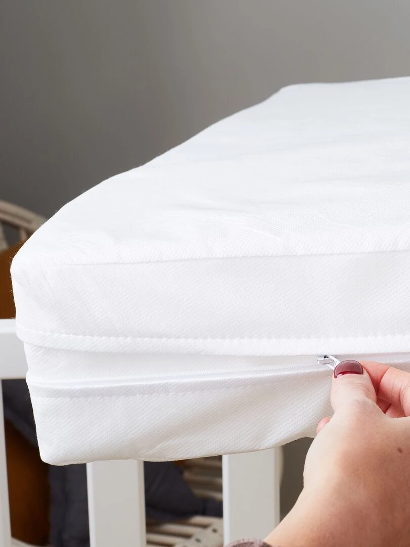 Housse matelas bébé anti punaise de lit   blanc