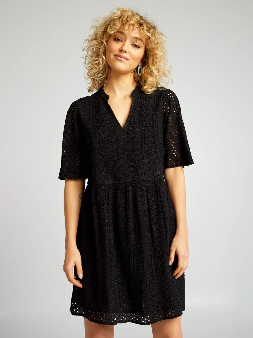 Robe courte cintrée en broderie anglaise   noir