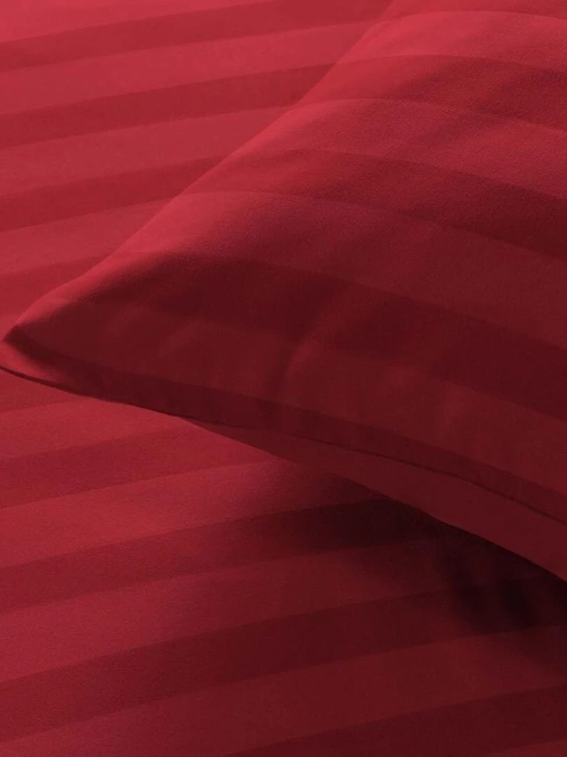 Housse de couette 240x220 + 2 taies Cléo rouge uni microfibre Rouge