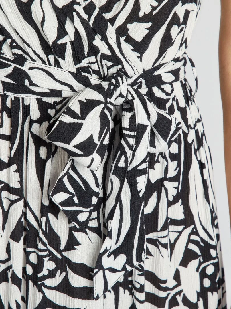 Robe ceinturée à bretelles fines   Noir/blanc