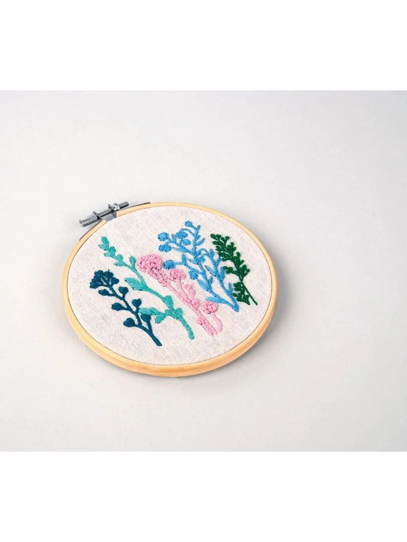 Kit de broderie   Fleurs et graminées   13 5 cm   N/A