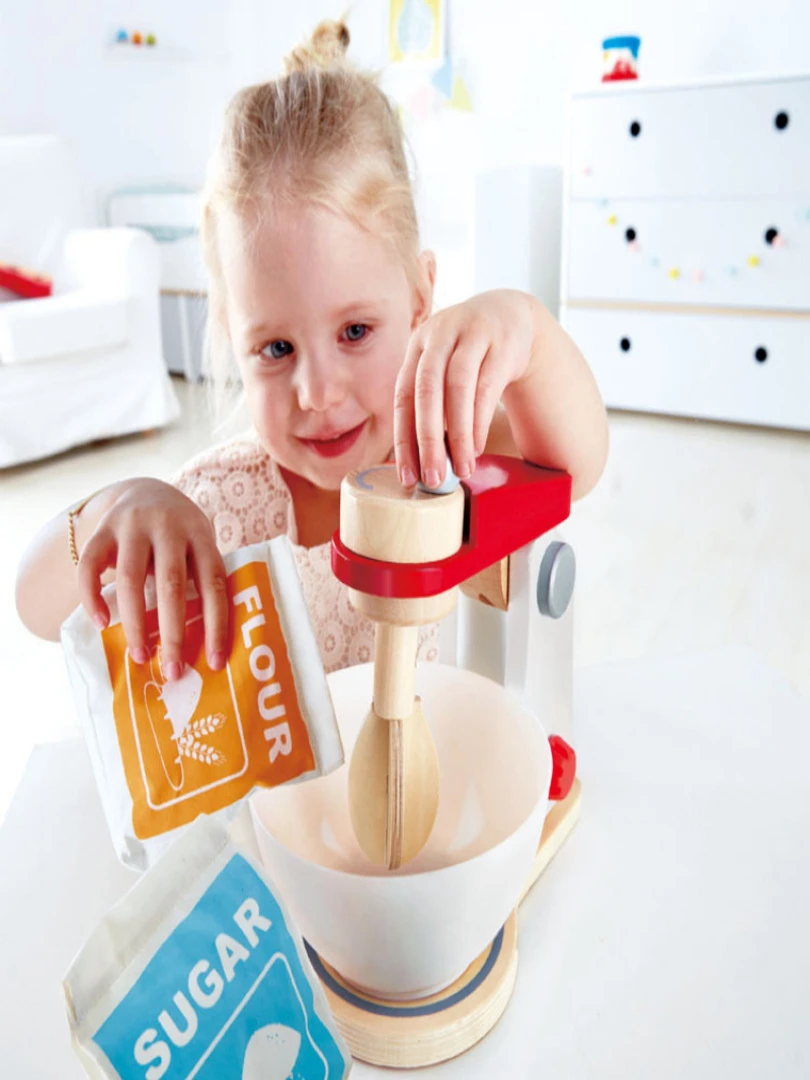 Robot Pâtissier En Bois Blanc Et Rouge (4 Pièces)   N/A