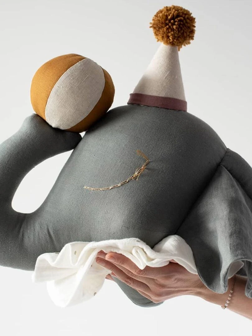 Trophée mural enfant en lin Éléphant de cirque gris Gris
