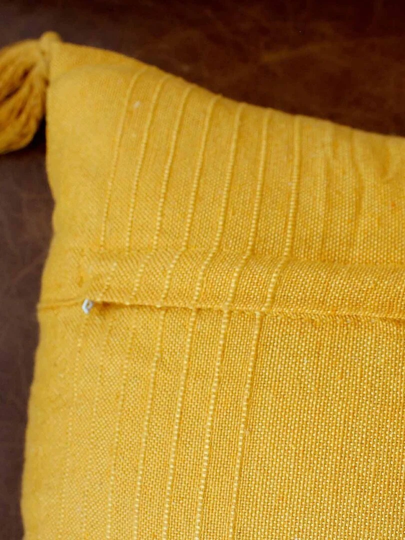 Coussin coton recyclé et pompons   Jaune moutarde