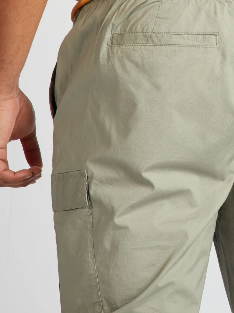 Pantalon avec poches sur les côtés   Vert