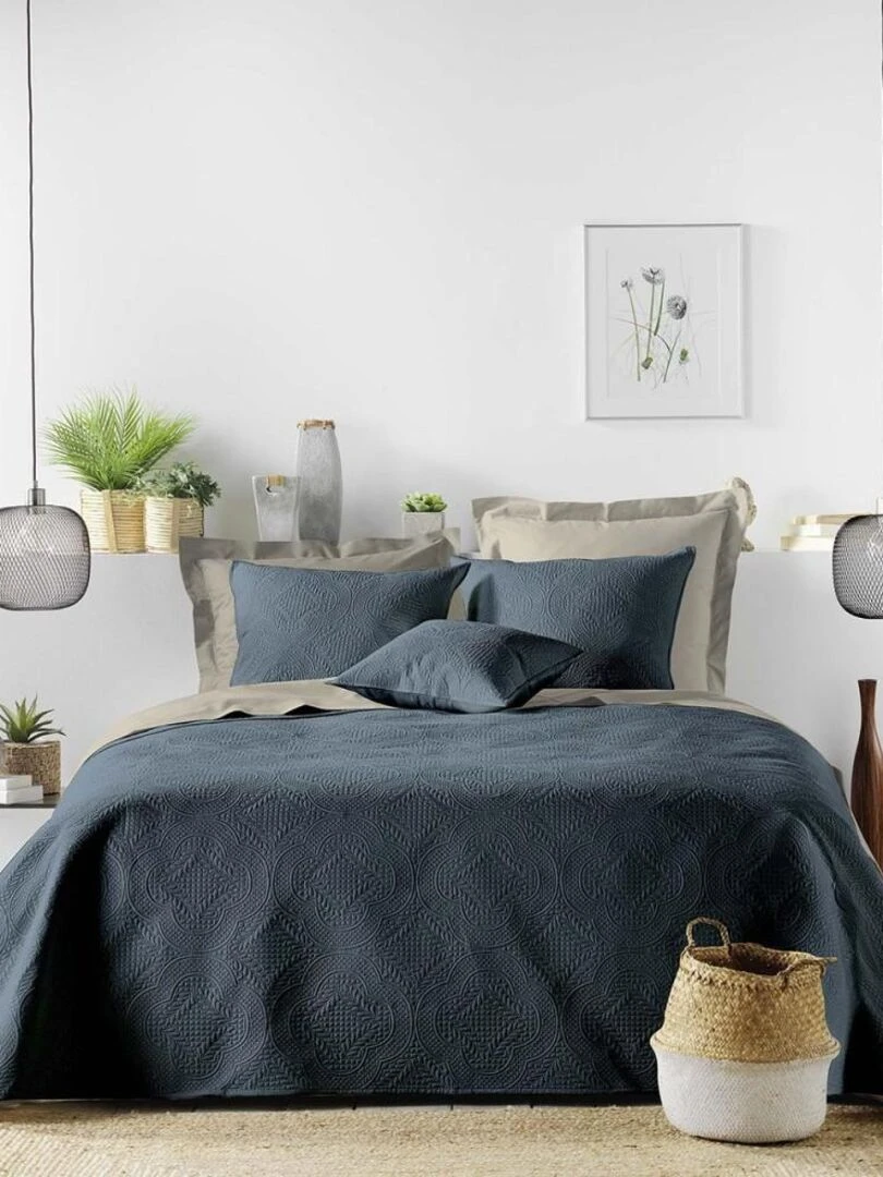 Couvre lit 2 personnes matelassé microfibre unie Romane bleu Bleu