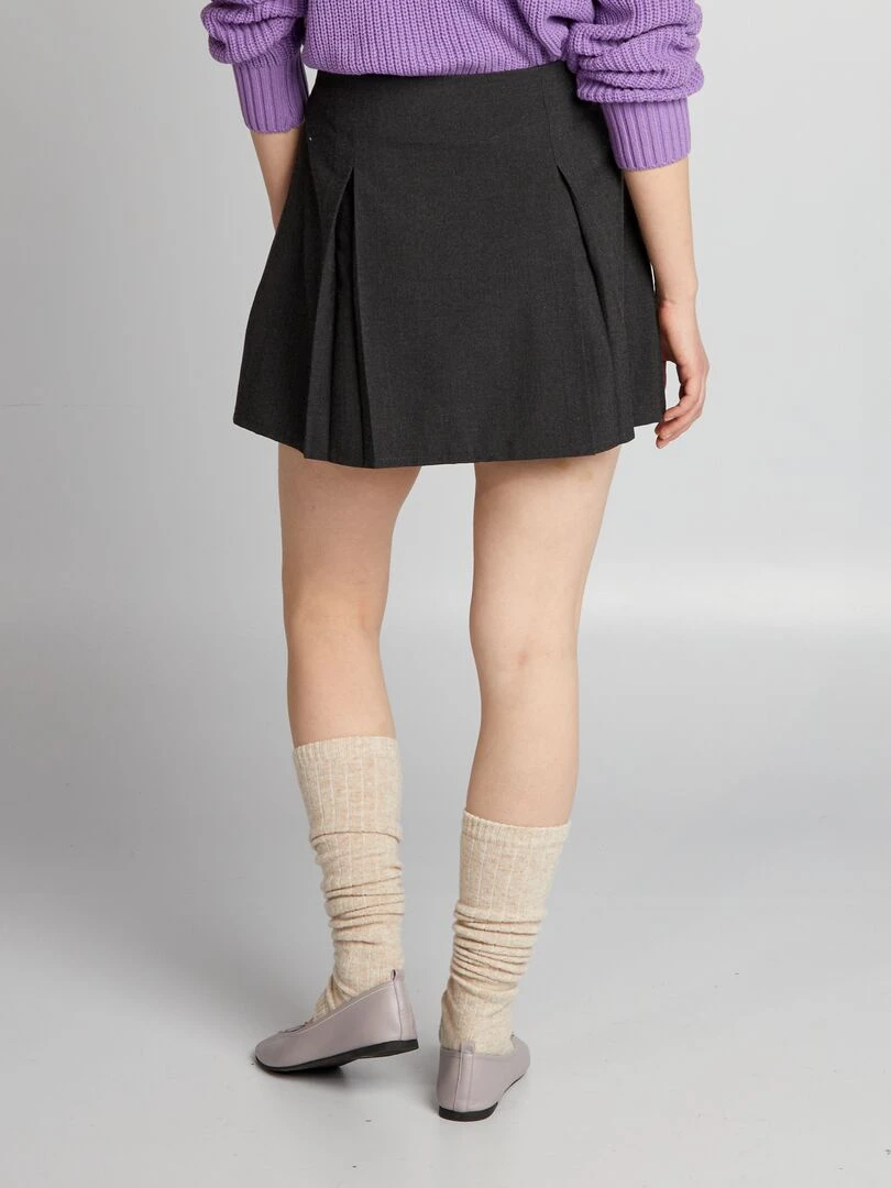 Jupe courte plissée avec boucles   Gris