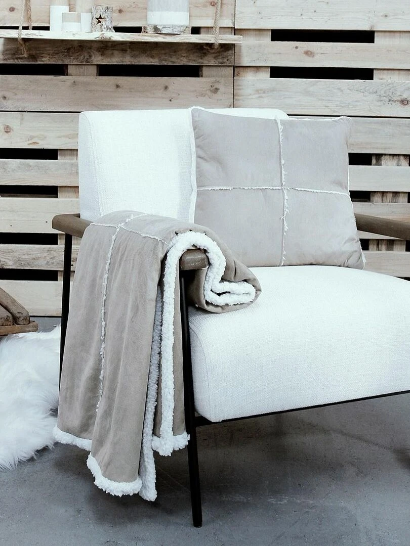 Ensemble plaid et coussin assorti uni 'WINTER SPIRIT SOFT&COSY' 'TODAY' Beige