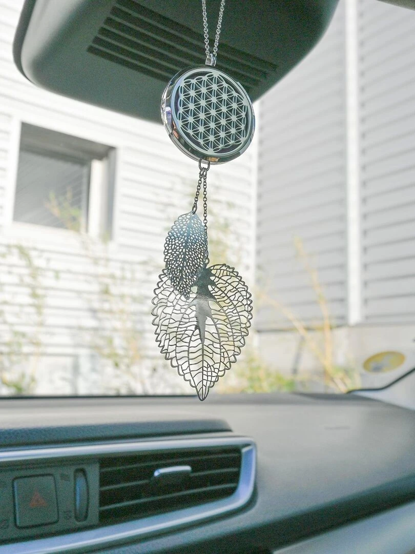 Bijou de Rétroviseur   Aromathérapie Voiture : Élégance et Voyage Sensoriel   Gris