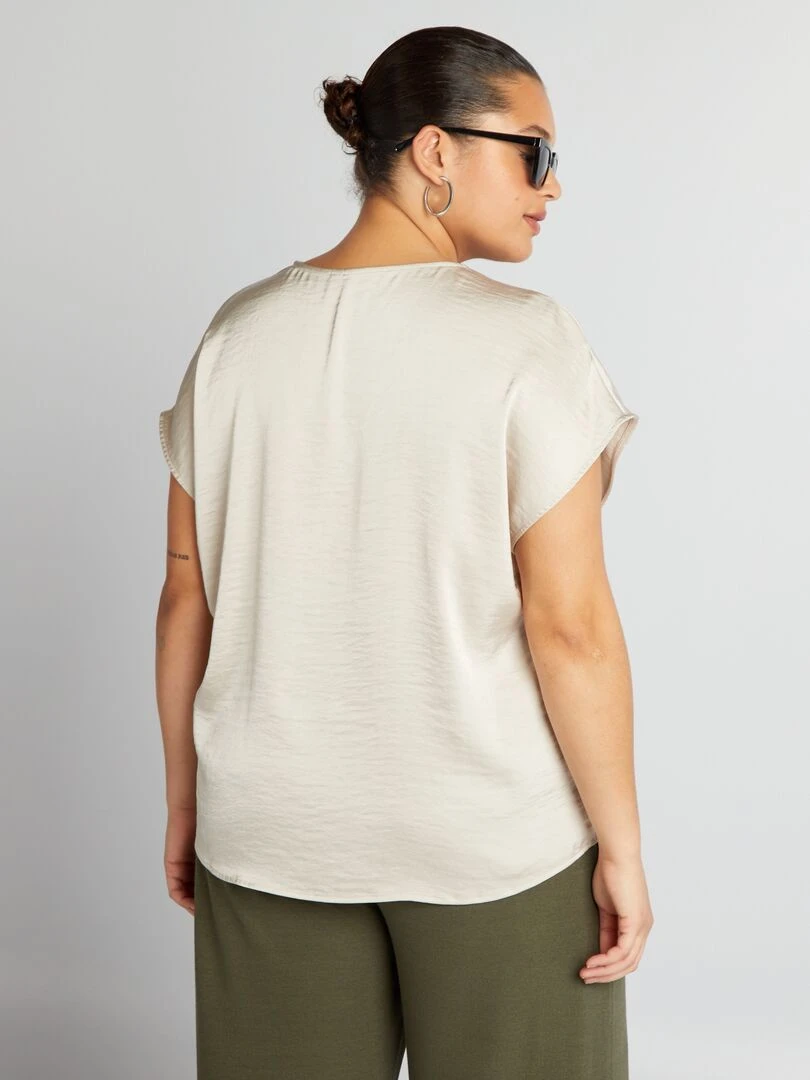 Blouse satinée 'Vero Moda Curve'   Beige
