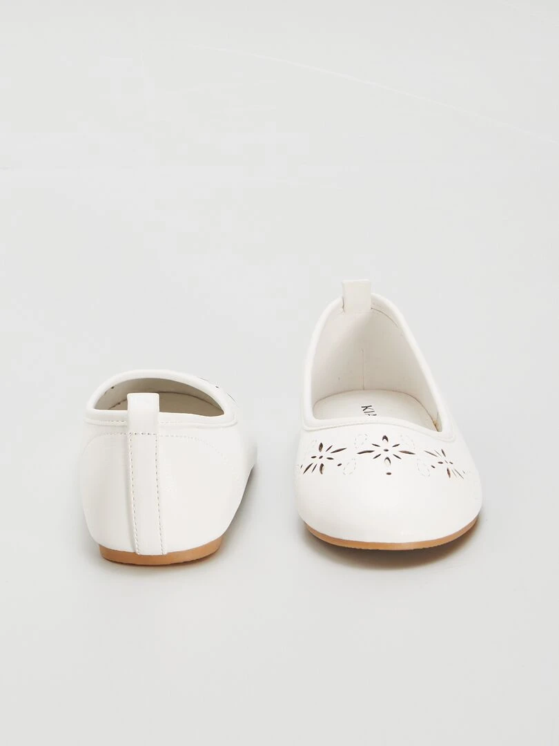 Ballerines à détails ajourés   Blanc cassé