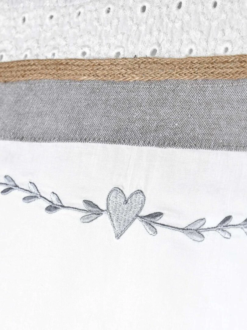 Coussin rectangulaire esprit romantique   Gris clair