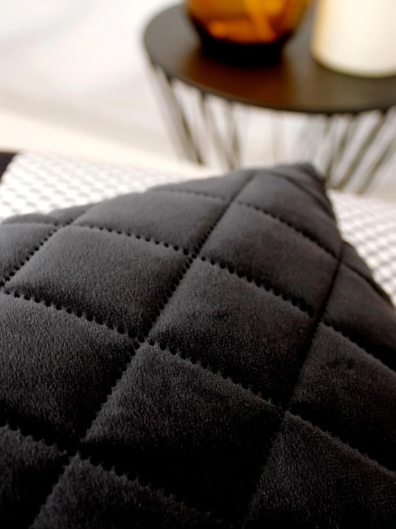 Coussin en velours et piqûres losanges Noir