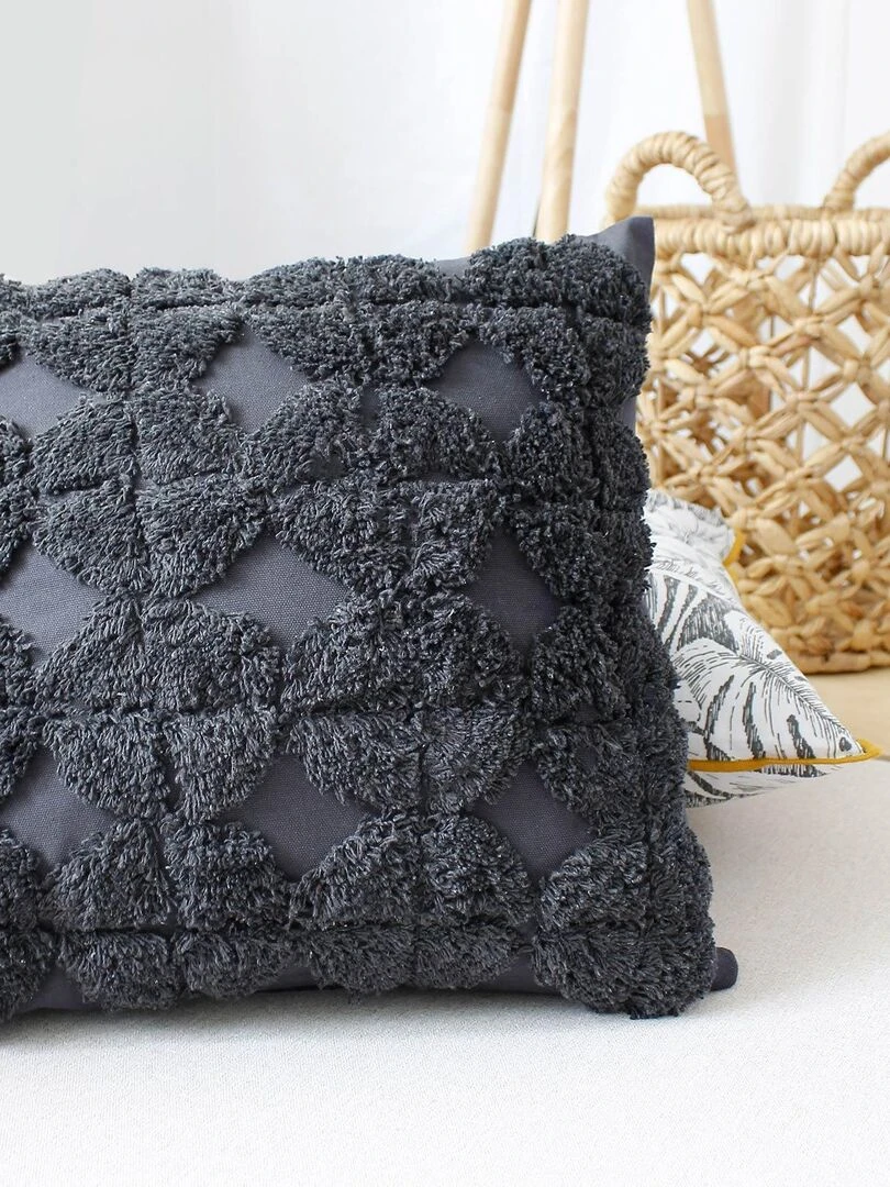 Coussin déhoussable aux broderies    Effet laine   Gris foncé