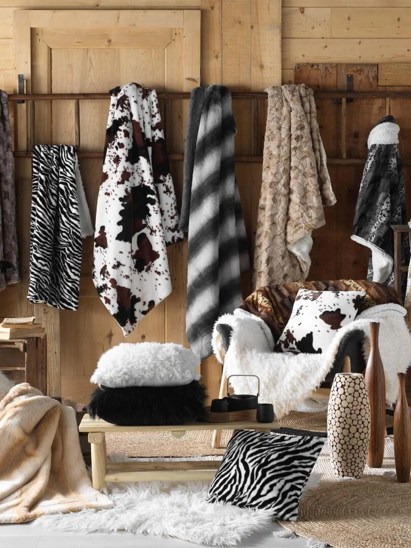 Housse de Coussin imitation fourrure Zebrela   Noir