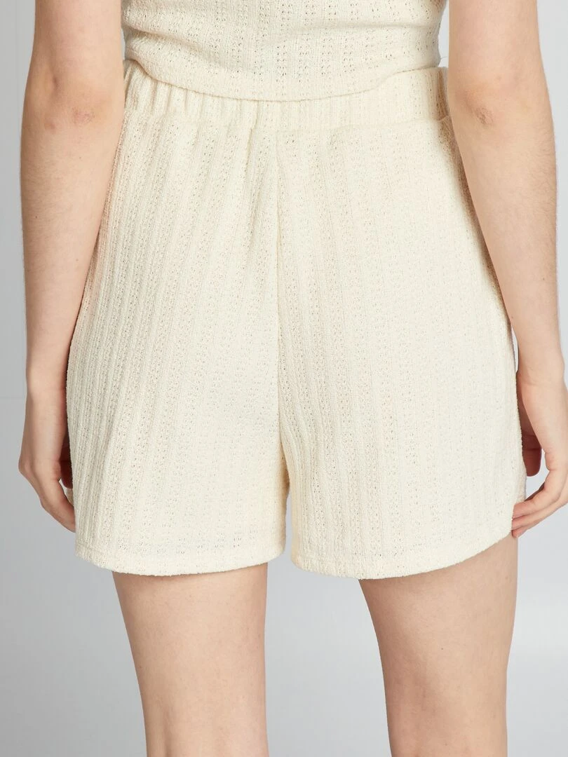 Short en matière ajourée   Beige