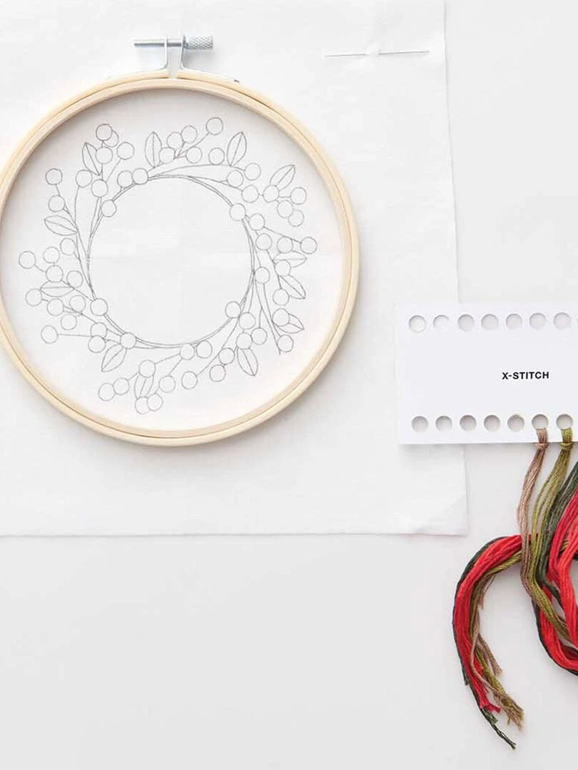 Kit broderie couronne d'églantier Ø 15 cm   N/A