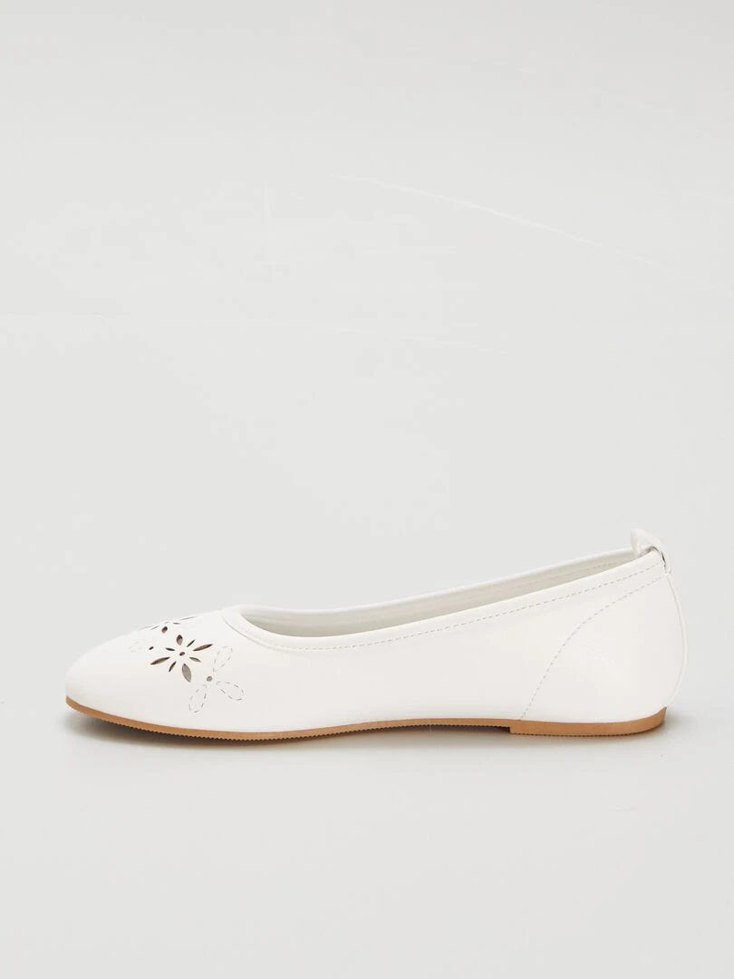 Ballerines à détails ajourés   Blanc cassé