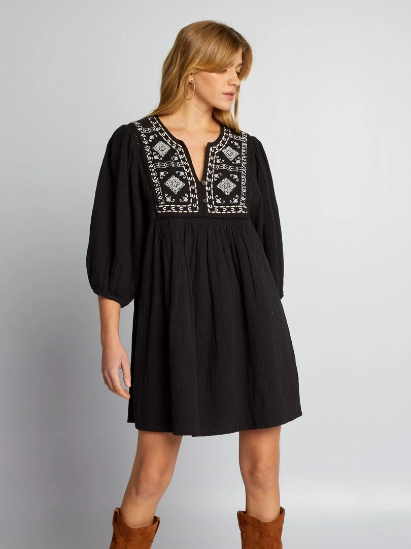 Robe avec broderie noir