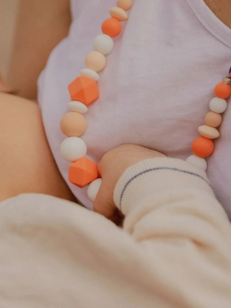 Collier d'allaitement ou de portage silicone 'Ingrid' Orange corail