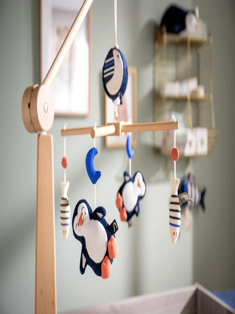 Mobile musical en bois avec jouets pingouin SAUTHON Bleu