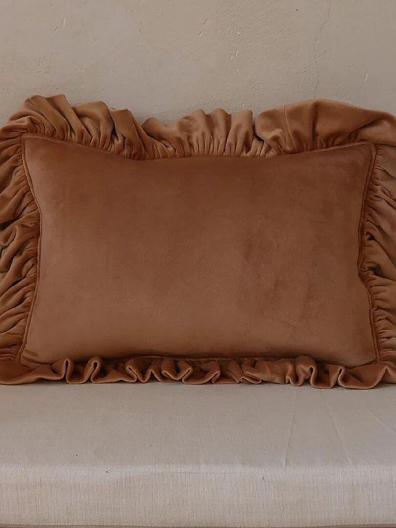 Coussin velours avec volant Caramel   Marron clair