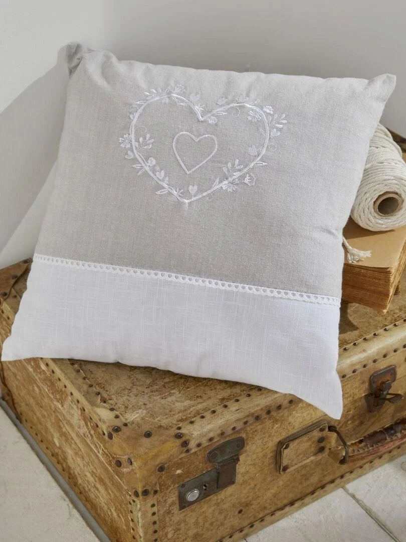 Coussin déhoussable avec broderie 'CHARME' 'TODAY' Beige