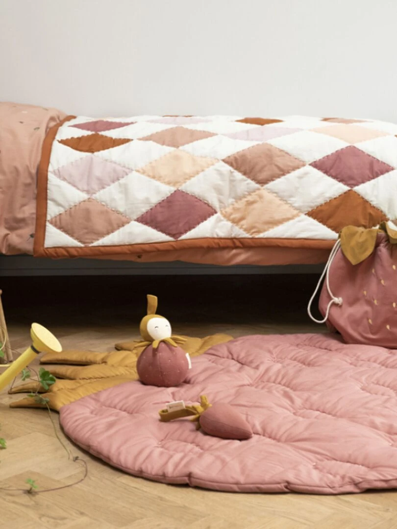 Tapis de jeu fraise (90 x 120 cm)   Rose