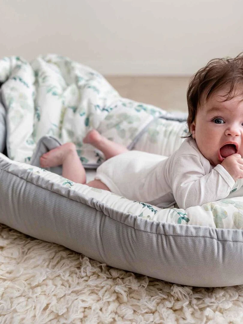 Cocon bébé matelassé   nid réducteur de lit  Eucalyptus   Gris