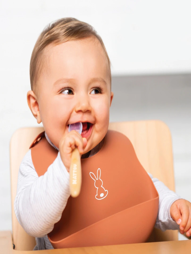 Bavoir en silicone à poche terracota Marron
