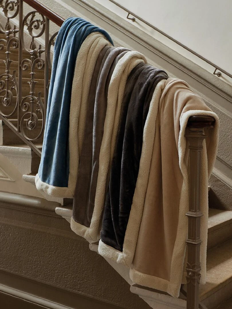 Plaid en microvelours doublé sherpa   Gris foncé