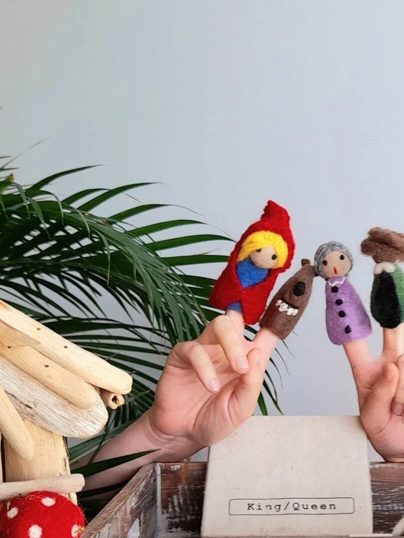 Marionnettes à doigts en laine feutrée Le Petit Chaperon rouge Multicolore