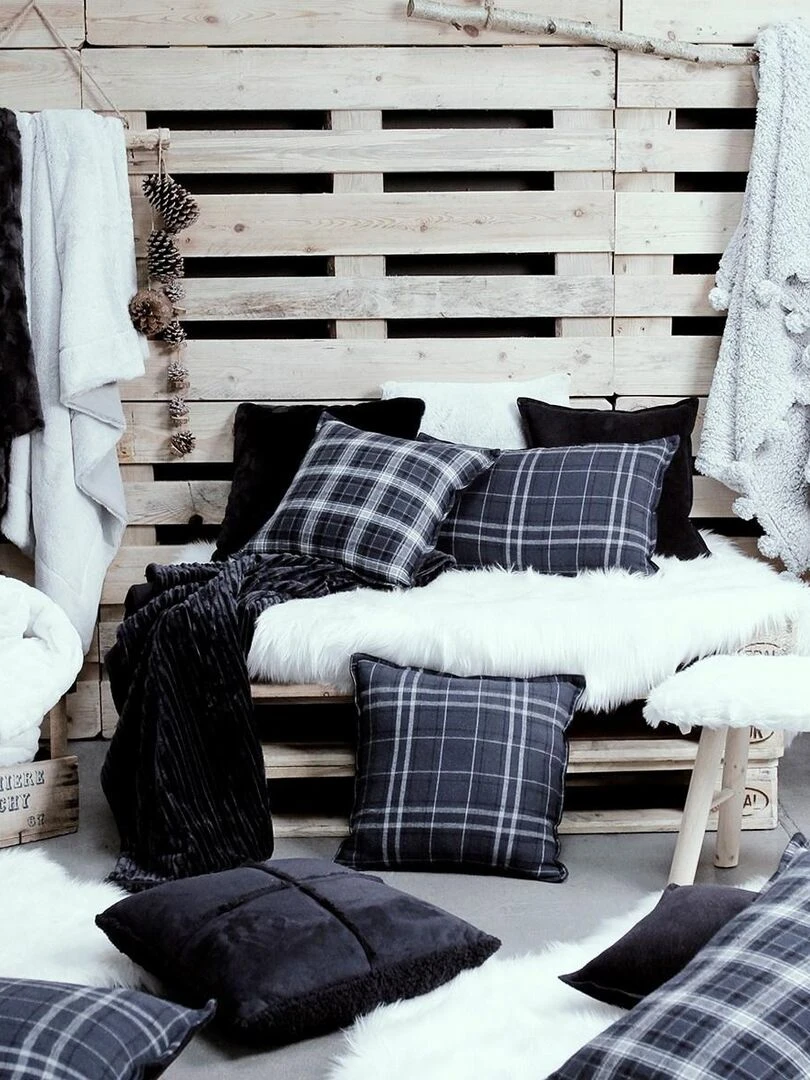Ensemble plaid et coussin assorti uni 'WINTER SPIRIT SOFT&COSY' 'TODAY'   Beige