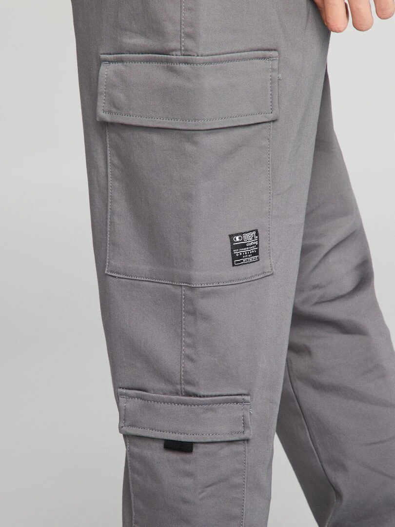 Pantalon avec poches sur les côtés   Gris