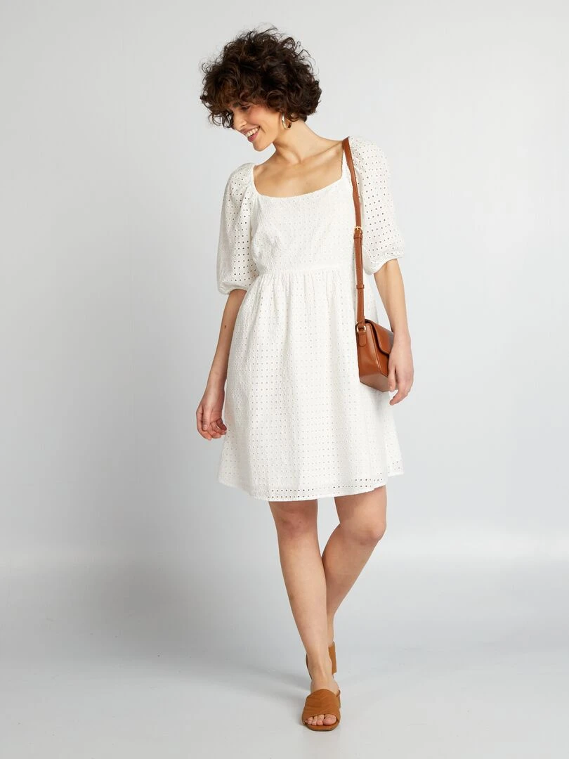 Robe bouffante en broderie ajourée blanc