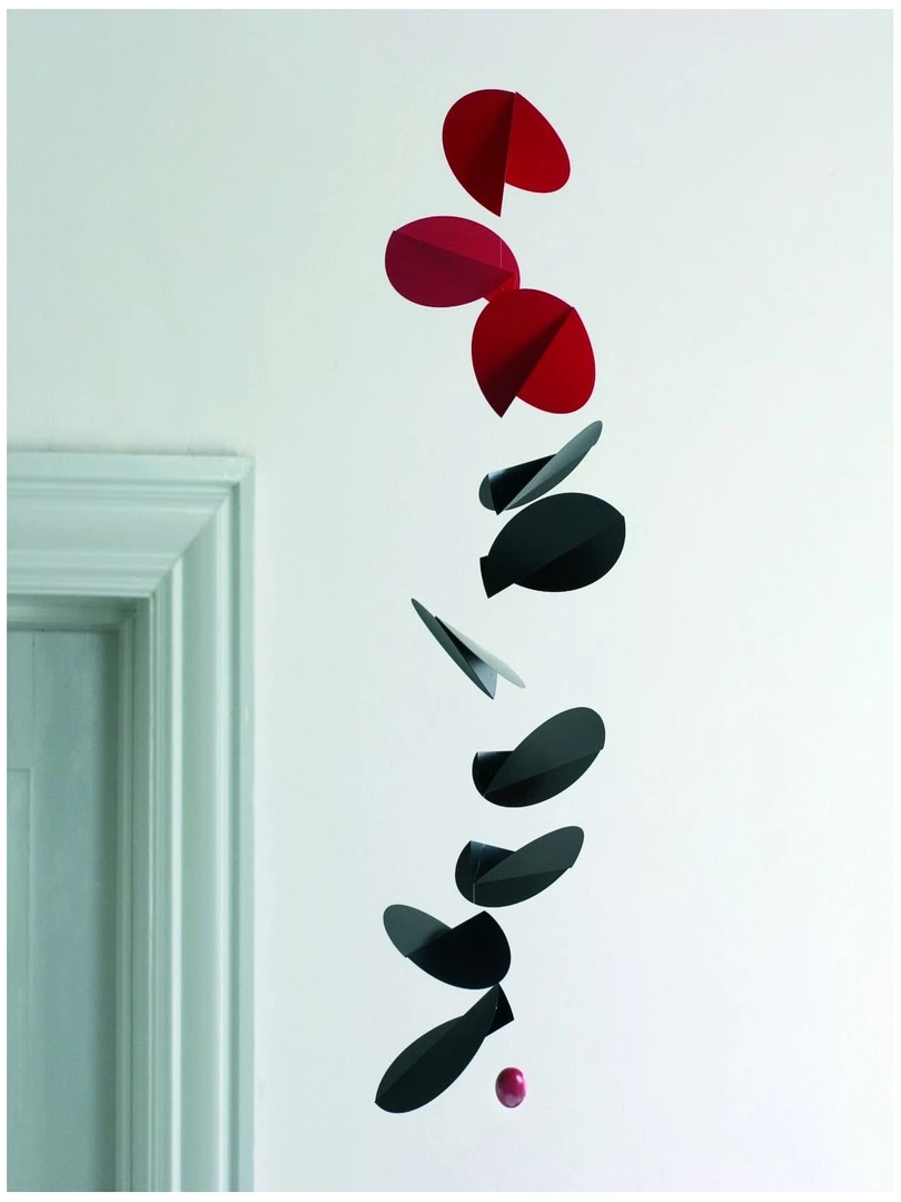 'flensted Mobiles' Turning Leaves Noir Et Rouge Rouge