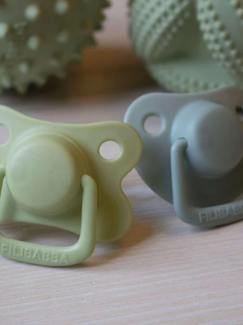 Lot de 2 sucettes anatomique en silicone 0 6m   Gris