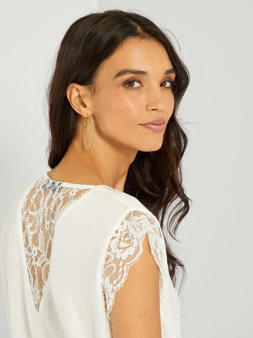 Blouse satinée avec dentelle blanc