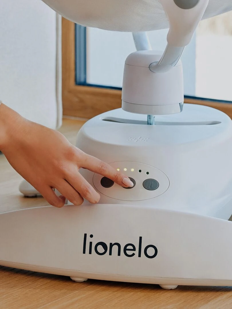 LIONELO Iris   Balancelle Bébé Électrique 360°   Léger   12 mélodies   3 modes   5 vitesse   Gris