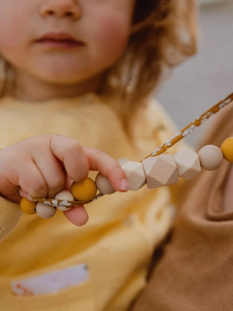 Collier d'allaitement ou de portage silicone et bois 'Capucine' Jaune moutarde