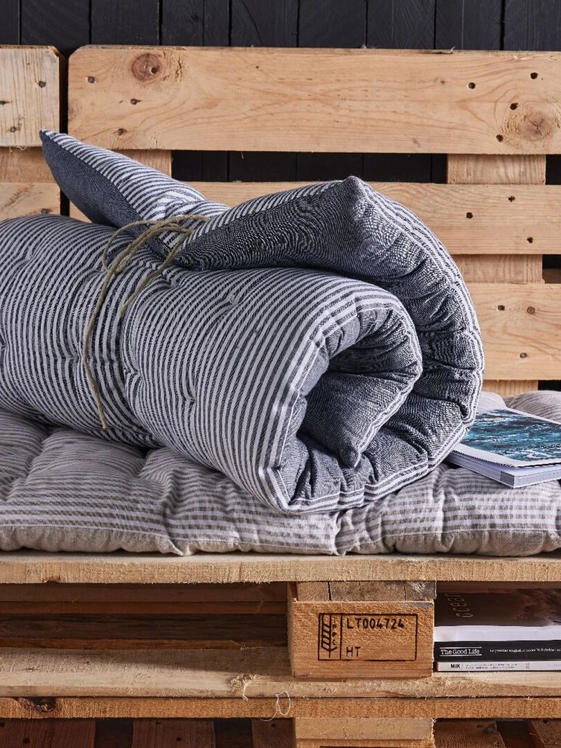 Matelas de sol rayé bleu