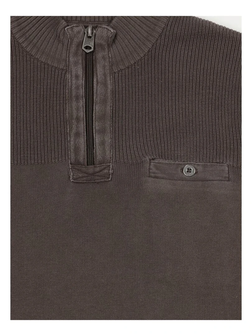 Pull LARISSA J Marron