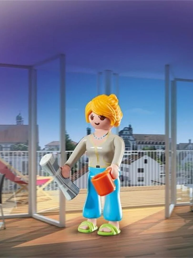 City Life   Jeune femme et journal   N/A